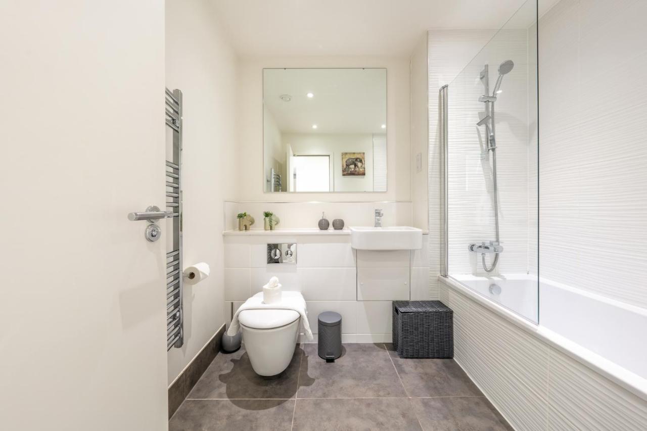 Luxury One Bedroom Serviced Apartment In The Heart Of Bedford Bagian luar foto