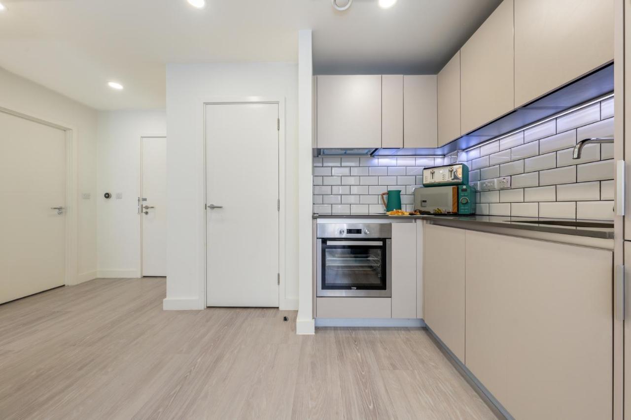 Luxury One Bedroom Serviced Apartment In The Heart Of Bedford Bagian luar foto