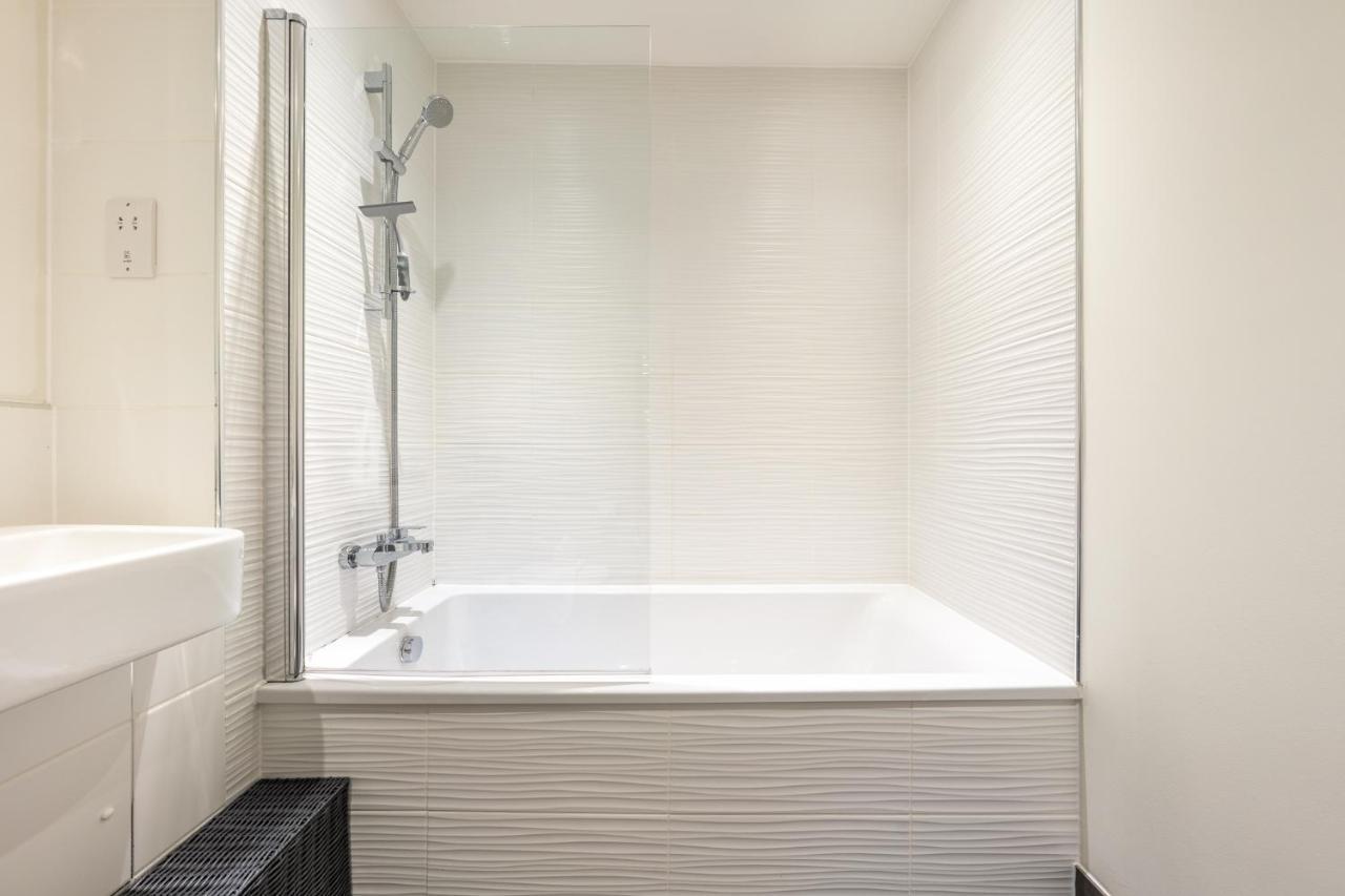 Luxury One Bedroom Serviced Apartment In The Heart Of Bedford Bagian luar foto