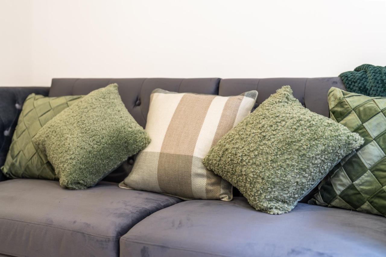 Luxury One Bedroom Serviced Apartment In The Heart Of Bedford Bagian luar foto