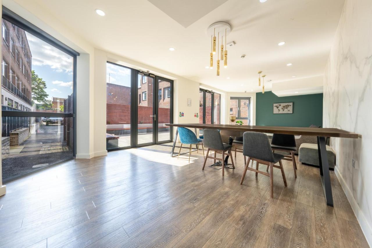 Luxury One Bedroom Serviced Apartment In The Heart Of Bedford Bagian luar foto